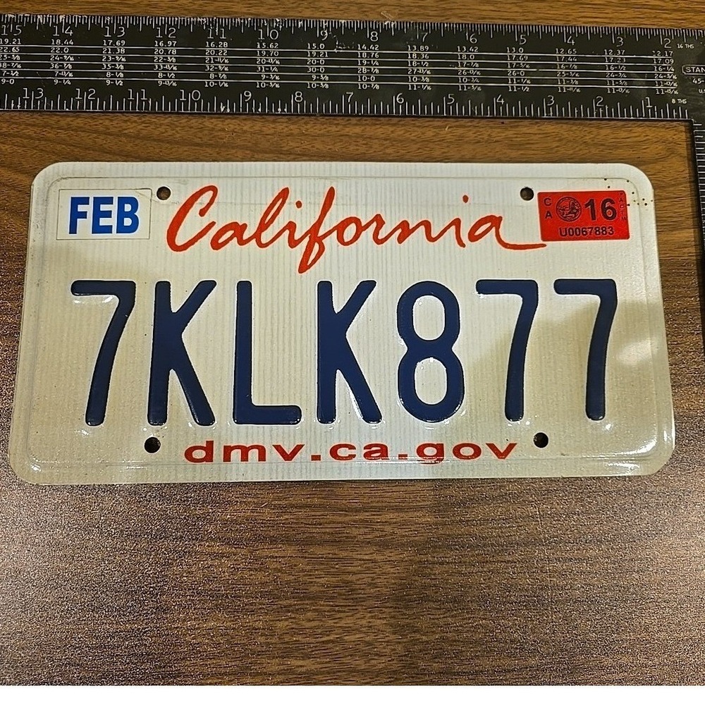 California DMV 2016 License Plate‎ 7KLK877 Expired Auto Car Tag
